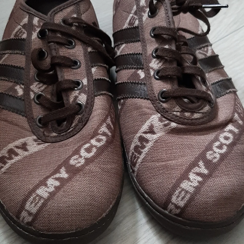 Jeremy scott Adidas runners size 9 men's - Picture 2 of 8